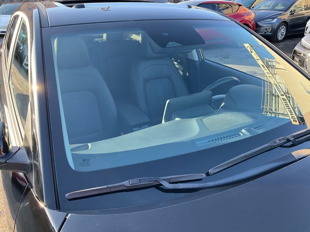 Used 2022 Hyundai Kona Limited w/ Cargo Package image 73