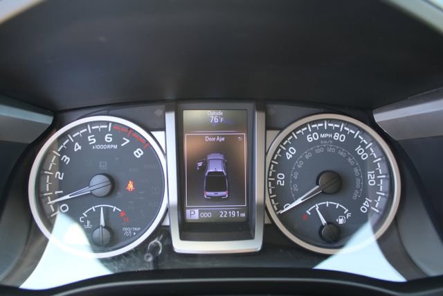 Used 2020 Toyota Tacoma SR5 w/ Technology Package AWD/4WD image 26