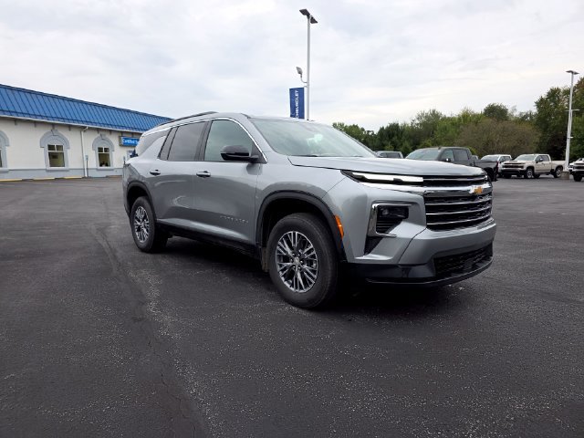 Used 2025 Chevrolet Traverse LT AWD/4WD image 6