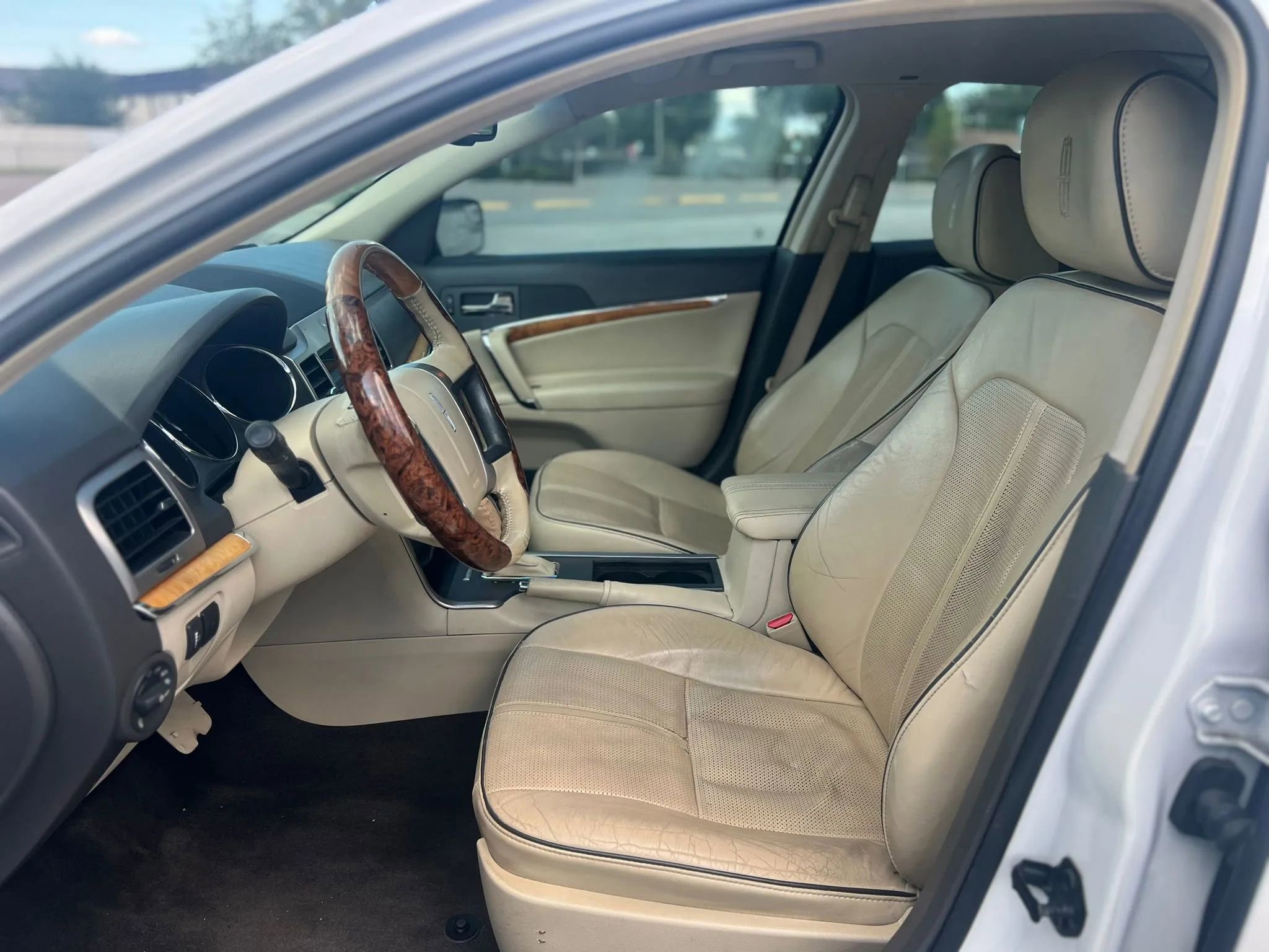 Used 2010 Lincoln MKZ FWD image 11