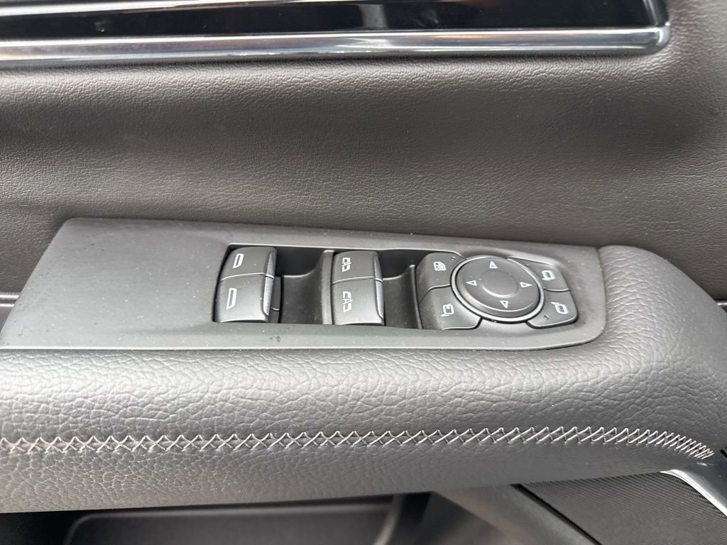 Used 2025 GMC Yukon Denali w/ Denali Reserve Package image 32