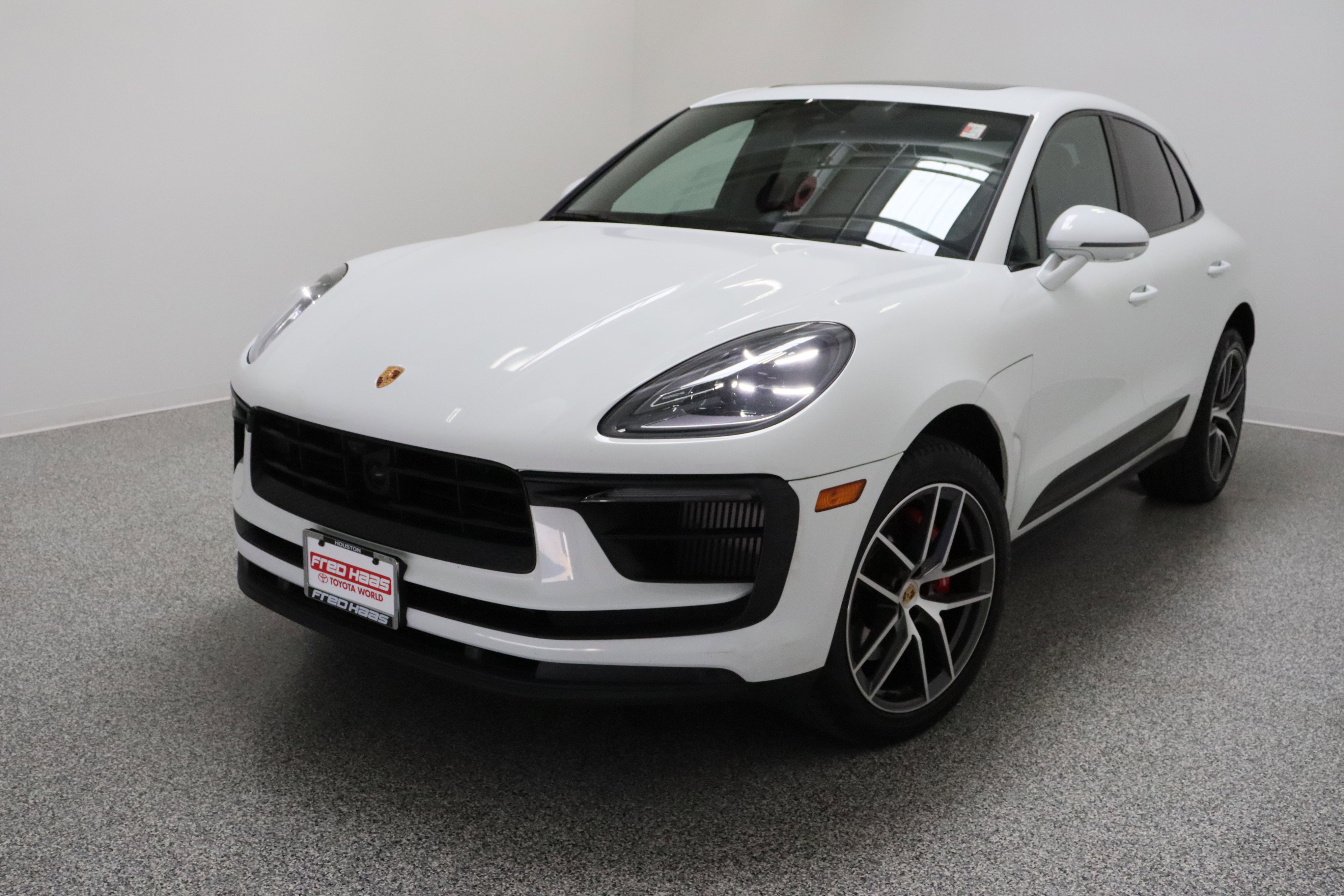 Used 2023 Porsche Macan S image 2