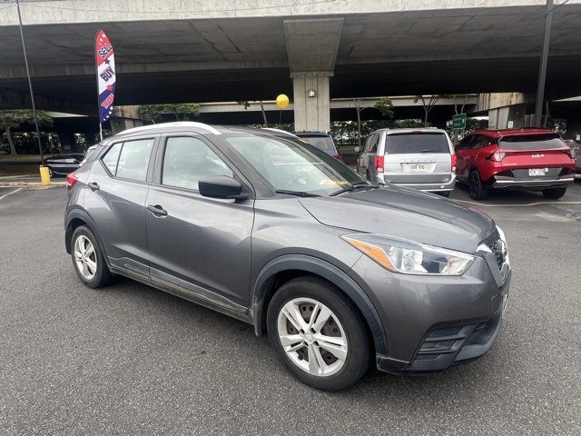 Used 2018 Nissan Kicks S image 1