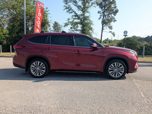 Used 2021 Toyota Highlander Platinum AWD/4WD image 2