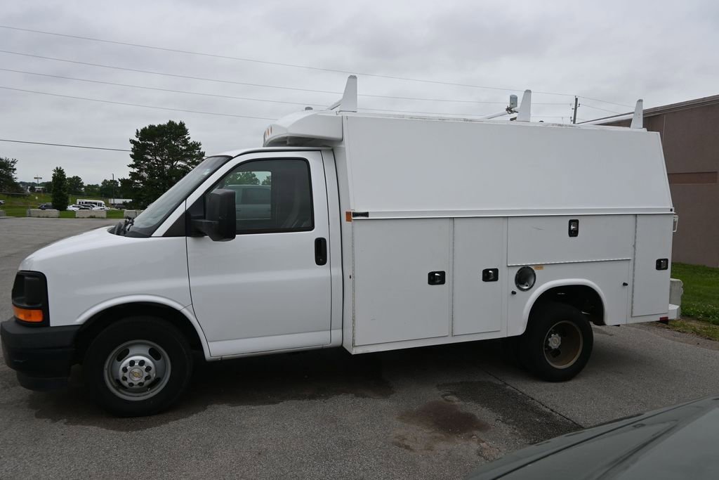 Used 2017 Chevrolet Express 3500 RWD image 4