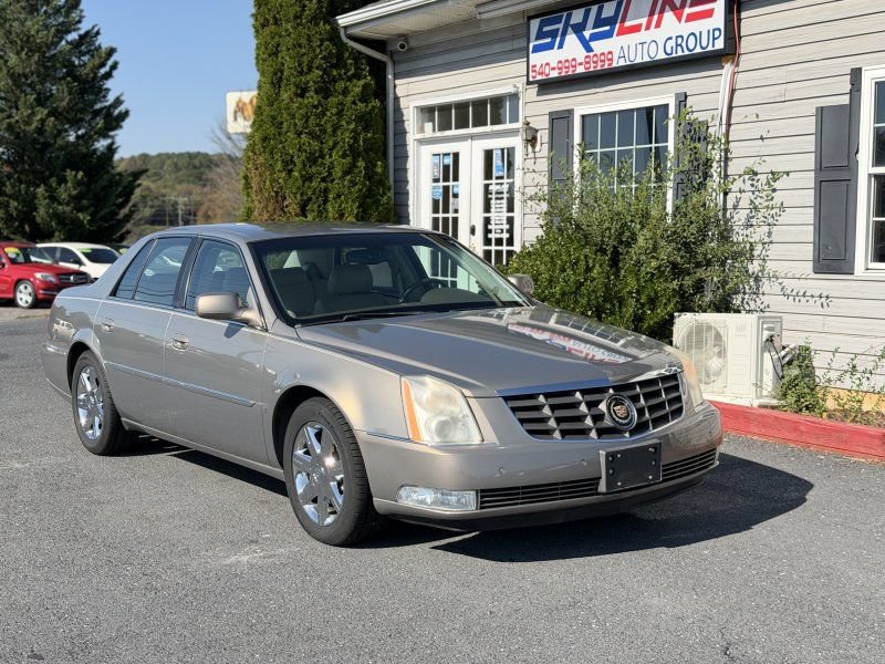 Used 2006 Cadillac DTS w/ Trunk Convenience Package FWD image 4
