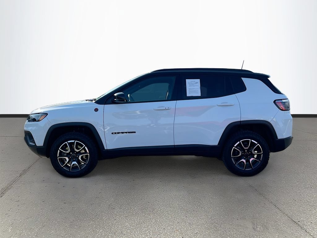 Used 2025 Jeep Compass Trailhawk AWD/4WD image 4