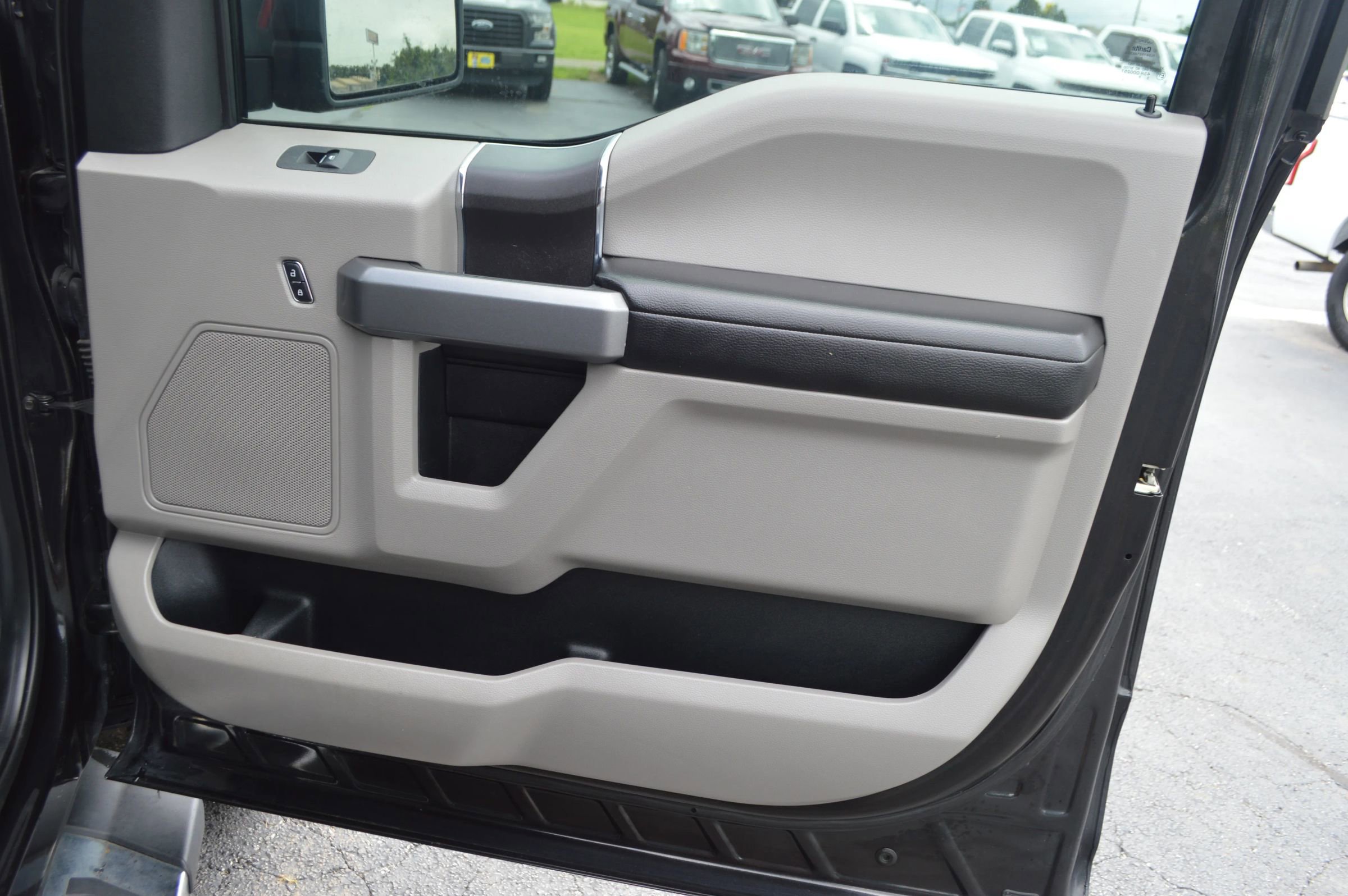 Used 2015 Ford F150 XLT image 17