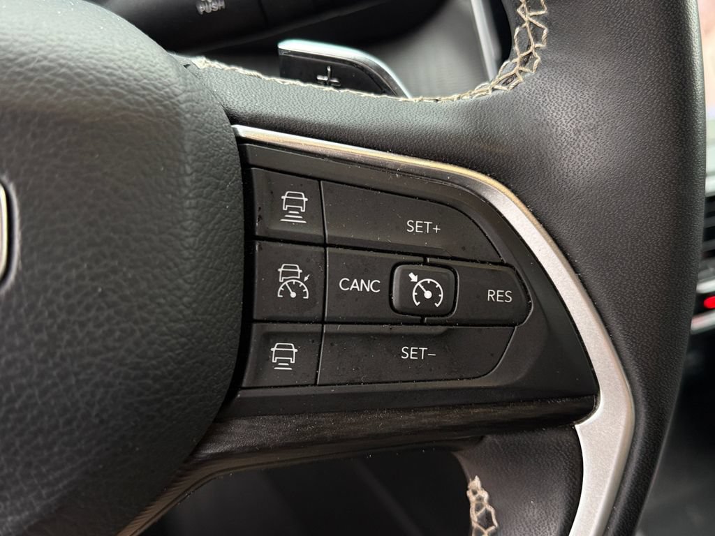 Used 2023 Jeep Grand Cherokee Altitude AWD/4WD image 18