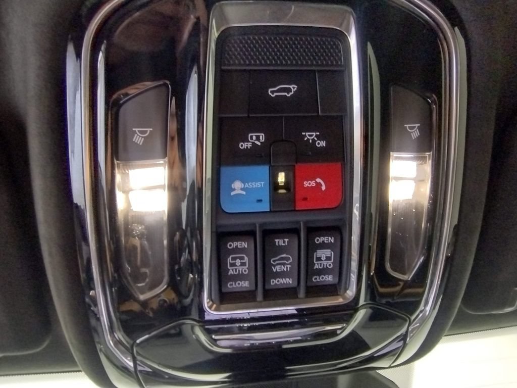 Used 2023 Jeep Grand Cherokee Summit AWD/4WD image 37