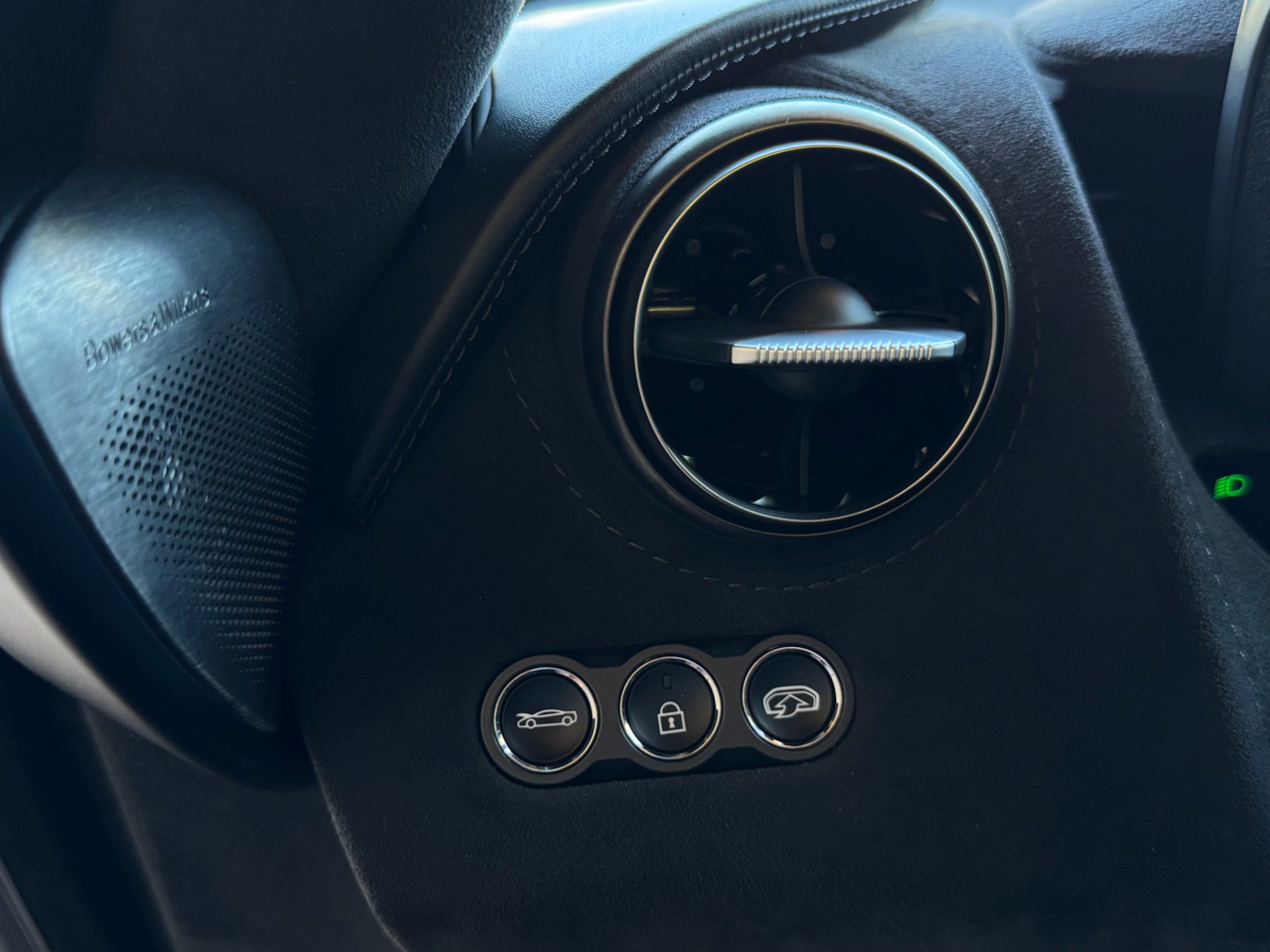 Used 2019 McLaren 720S Performance RWD image 23