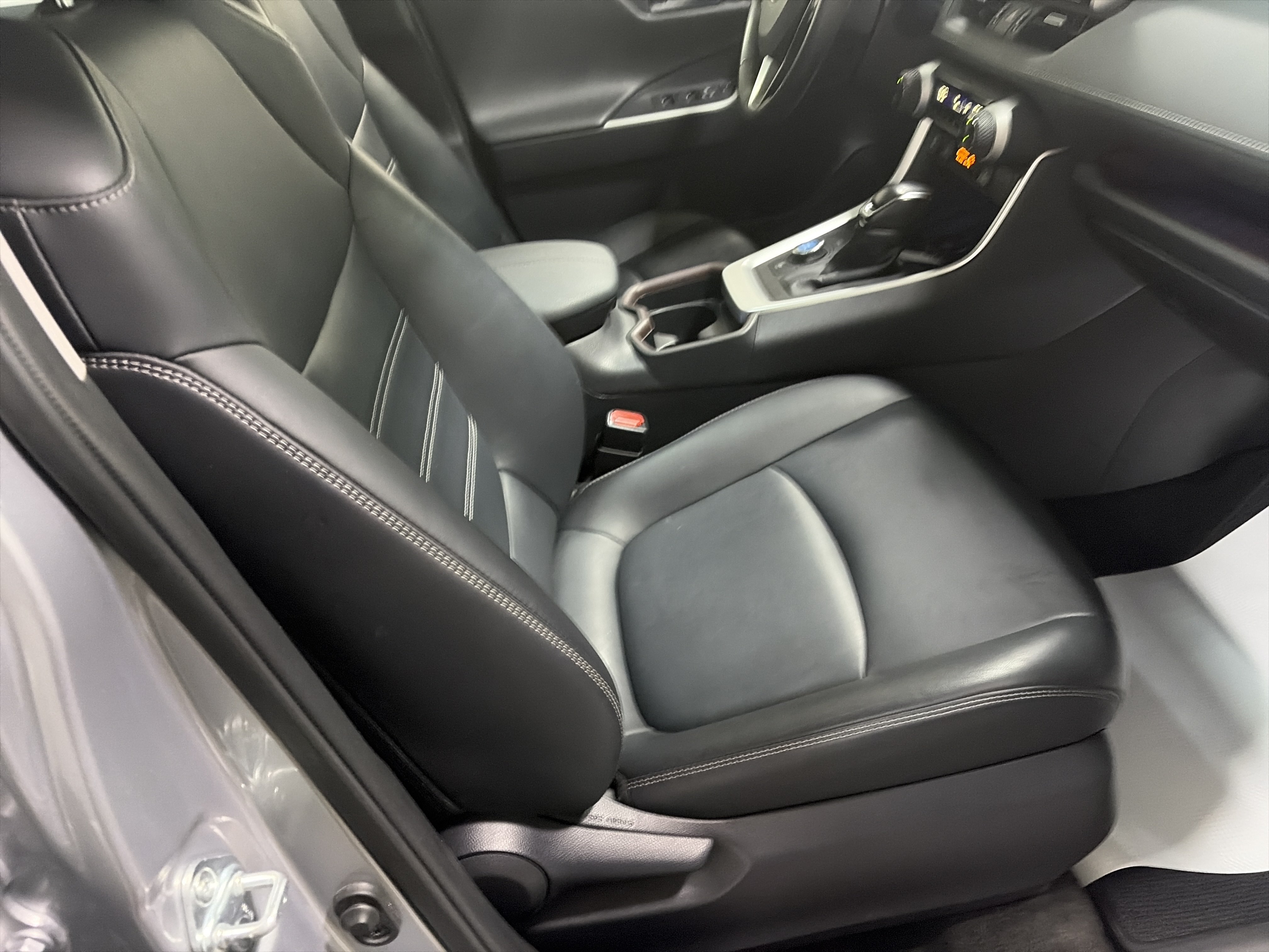 Used 2020 Toyota RAV4 Limited w/ Carpet Mat Package AWD/4WD image 34