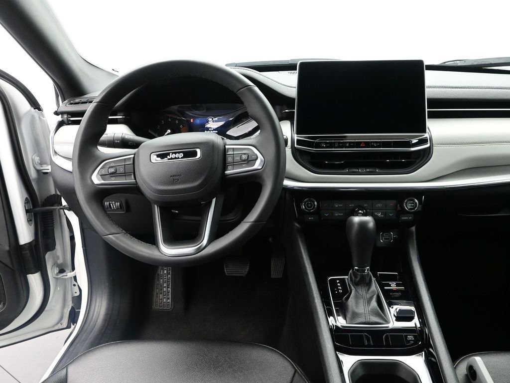 Used 2024 Jeep Compass Limited image 16