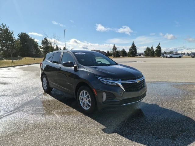 Used 2023 Chevrolet Equinox LT image 3