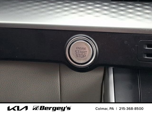 Used 2023 Kia Carnival LX image 27