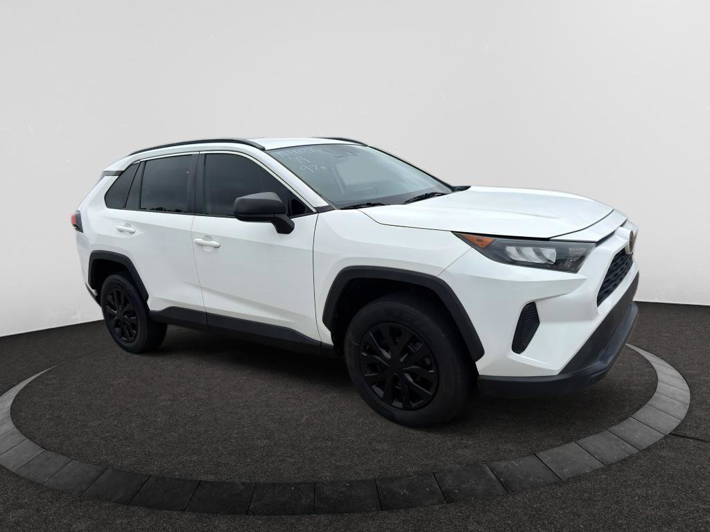 Used 2019 Toyota RAV4 LE FWD image 3