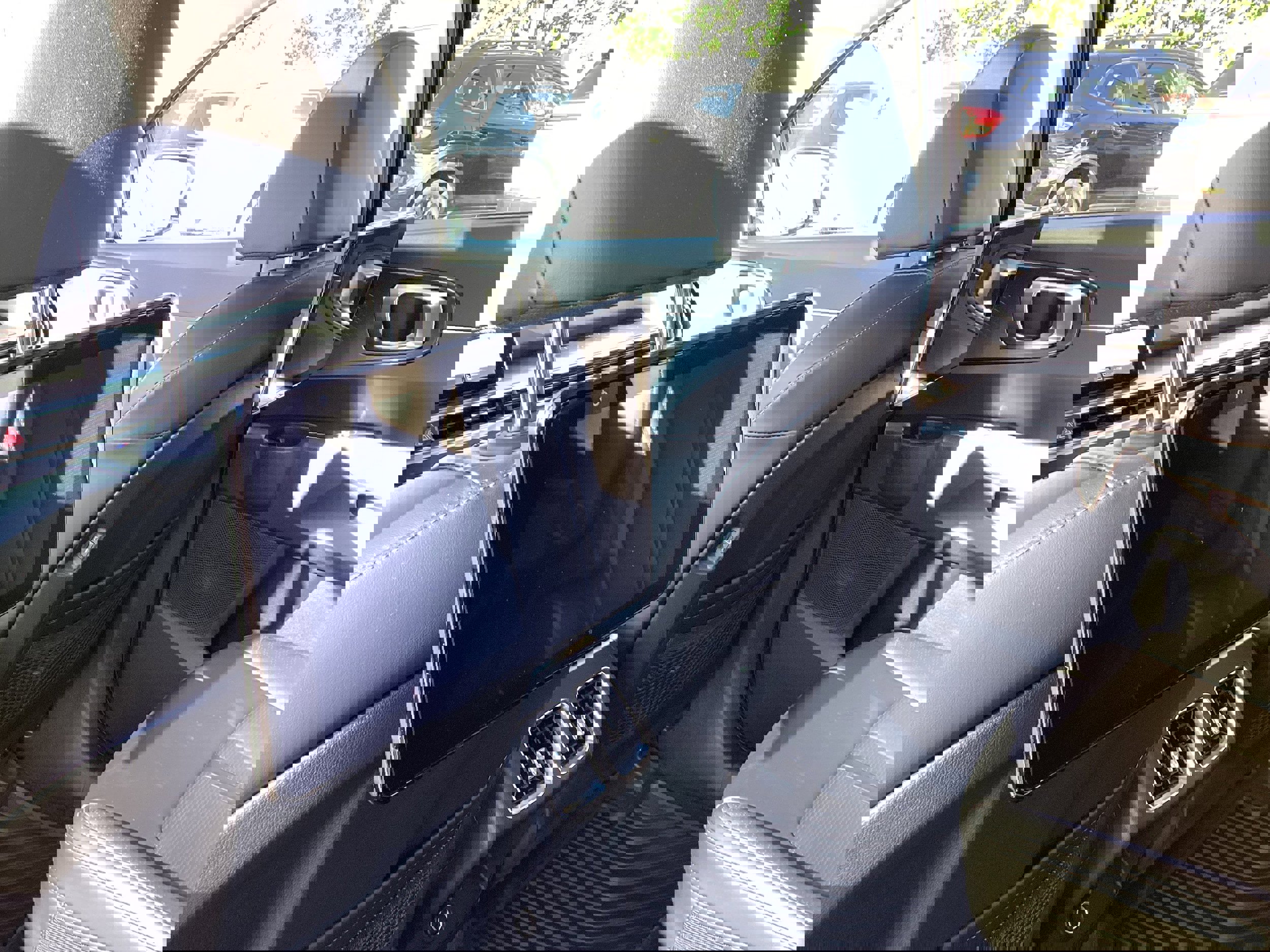 Used 2025 Kia Sorento EX w/ Panoramic Sunroof Package image 14