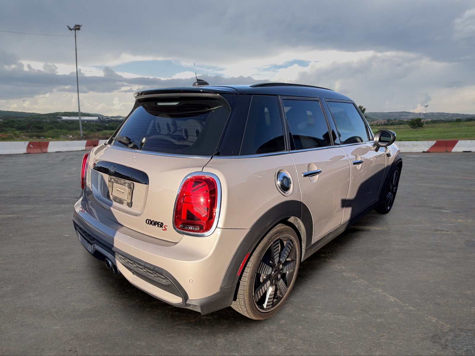Used 2022 MINI Cooper S FWD image 3