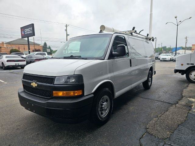 Used 2018 Chevrolet Express 2500 w/ Driver Convenience Package RWD image 4