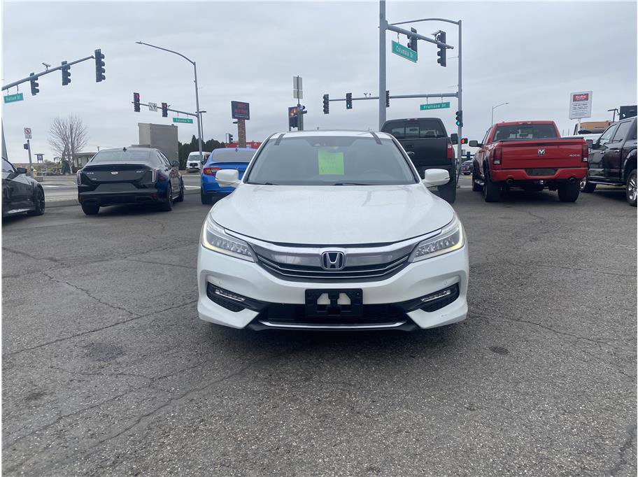 Used 2016 Honda Accord Touring image 2