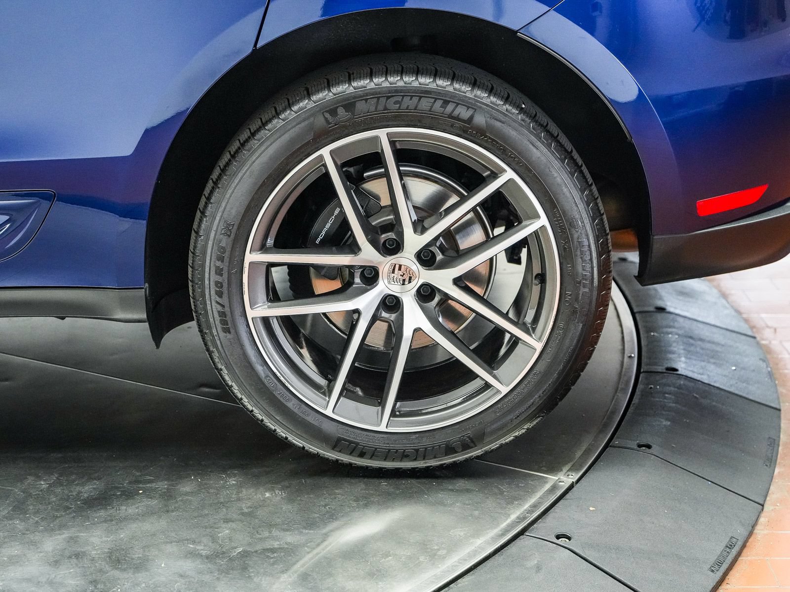 Certified 2026 Porsche Macan AWD/4WD image 12