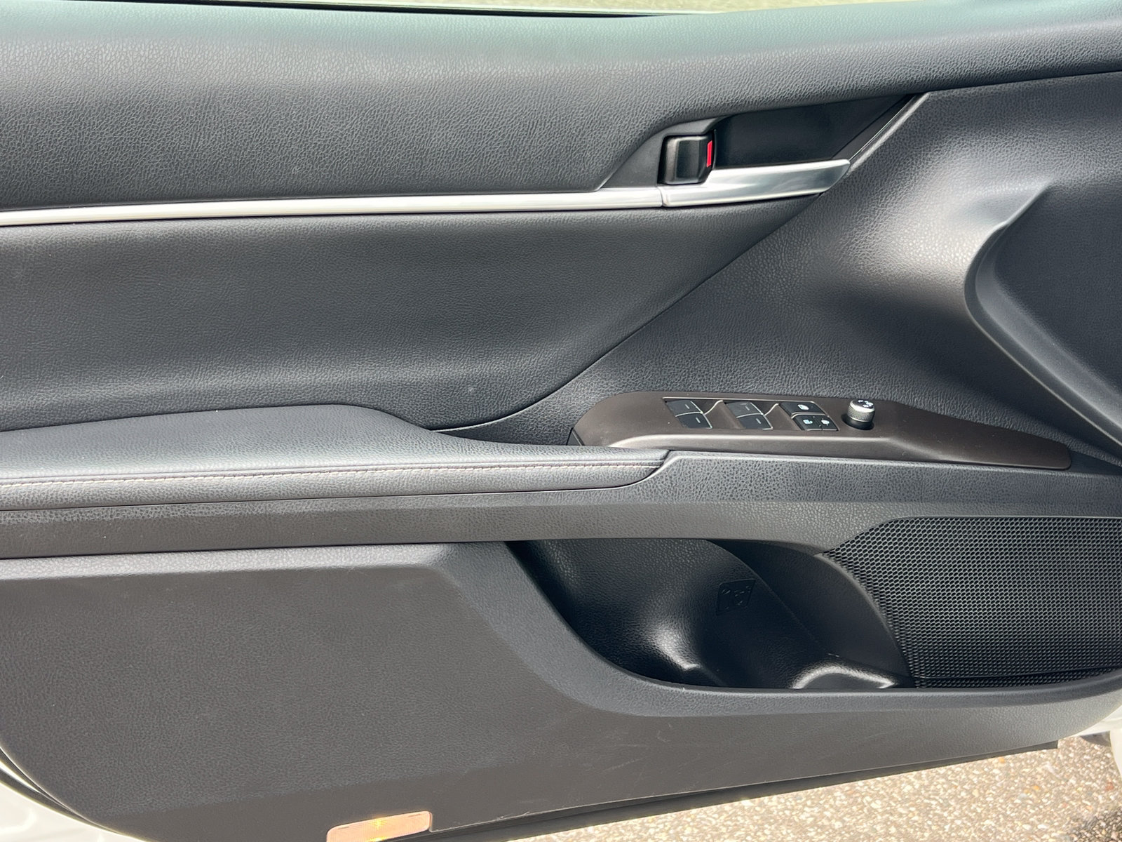 Used 2022 Toyota Camry XSE FWD image 15