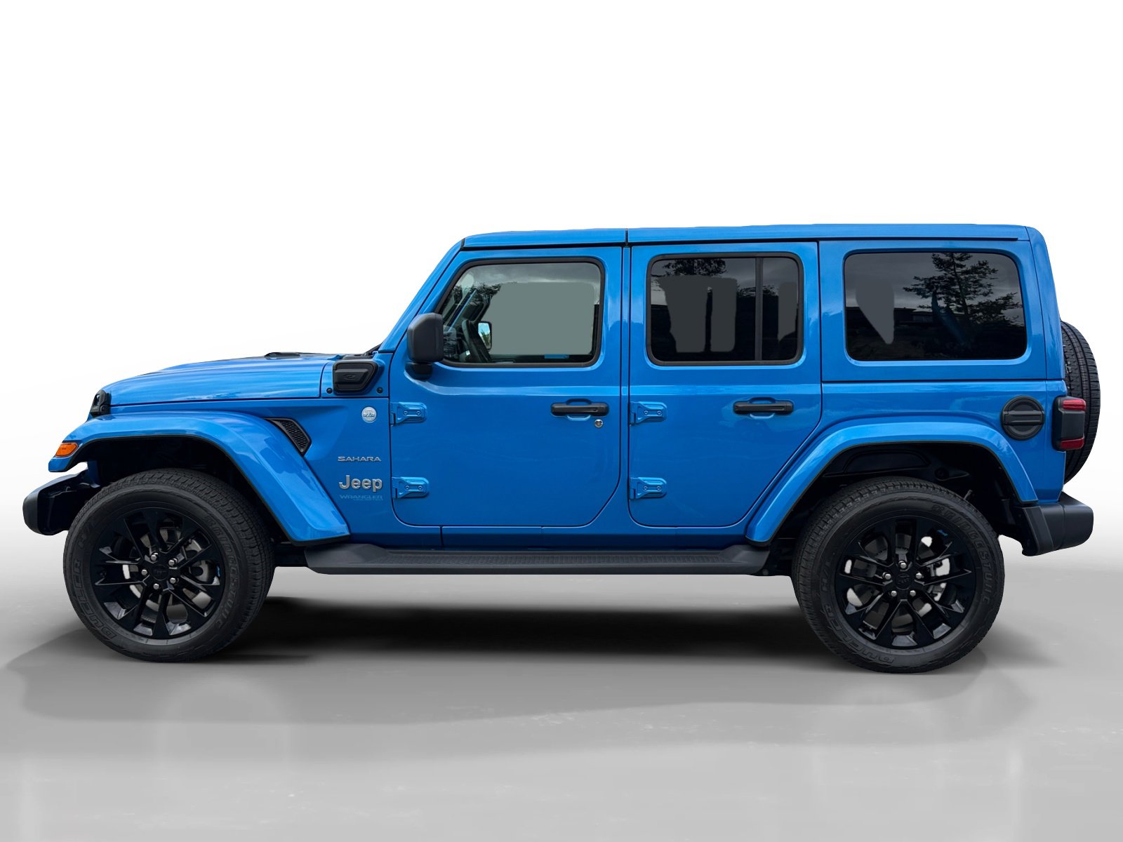 Used 2022 Jeep Wrangler Unlimited Sahara w/ Cold Weather Group image 2