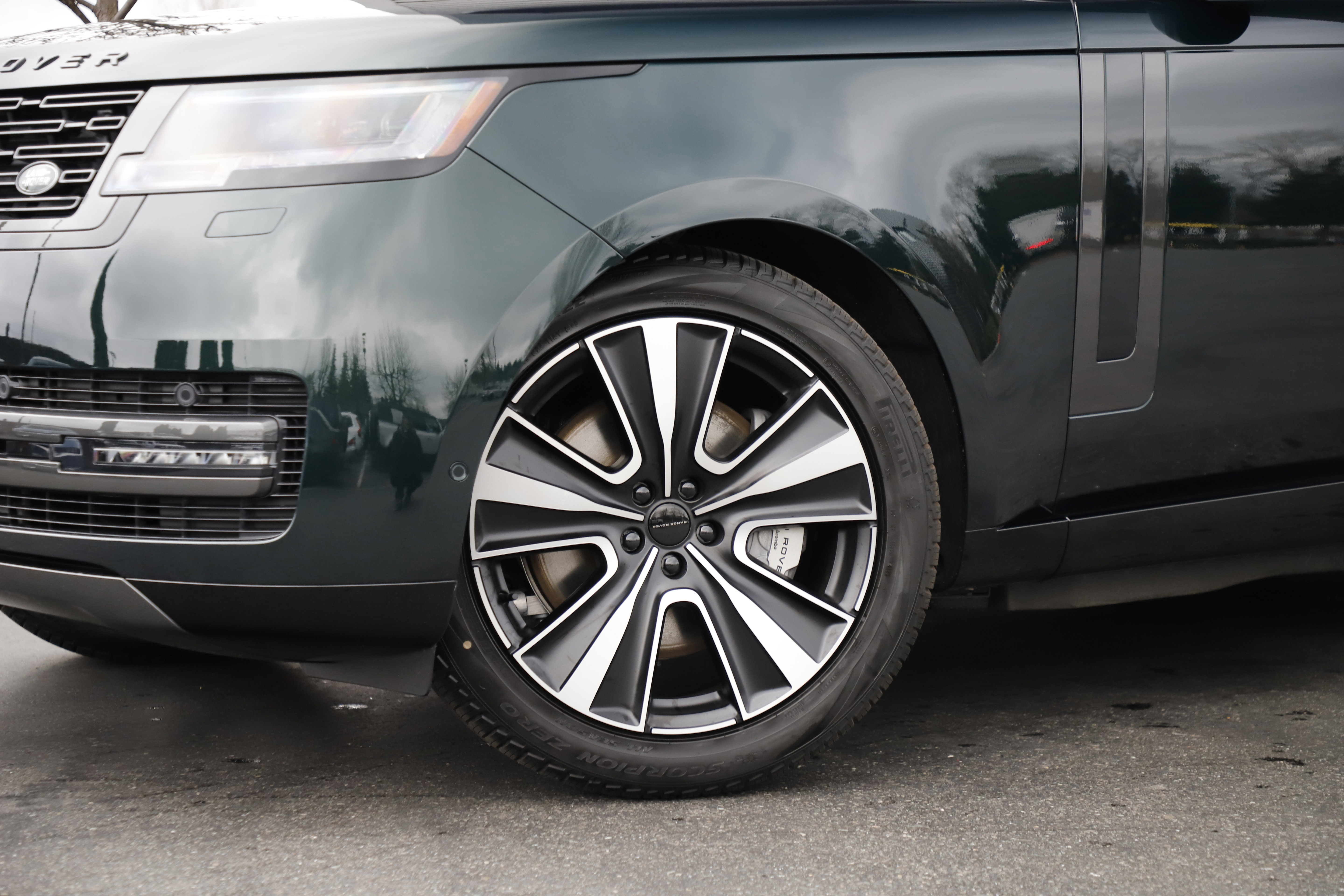 New 2026 Land Rover Range Rover SE image 2