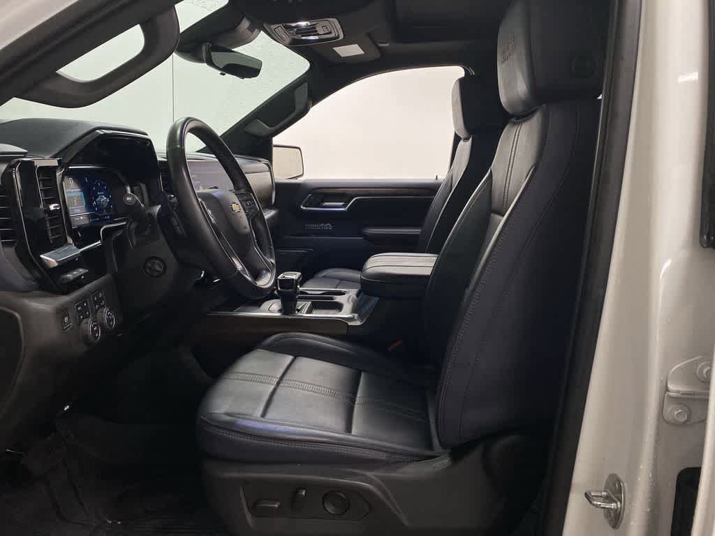 Used 2023 Chevrolet Silverado 1500 High Country w/ Technology Package AWD/4WD image 13