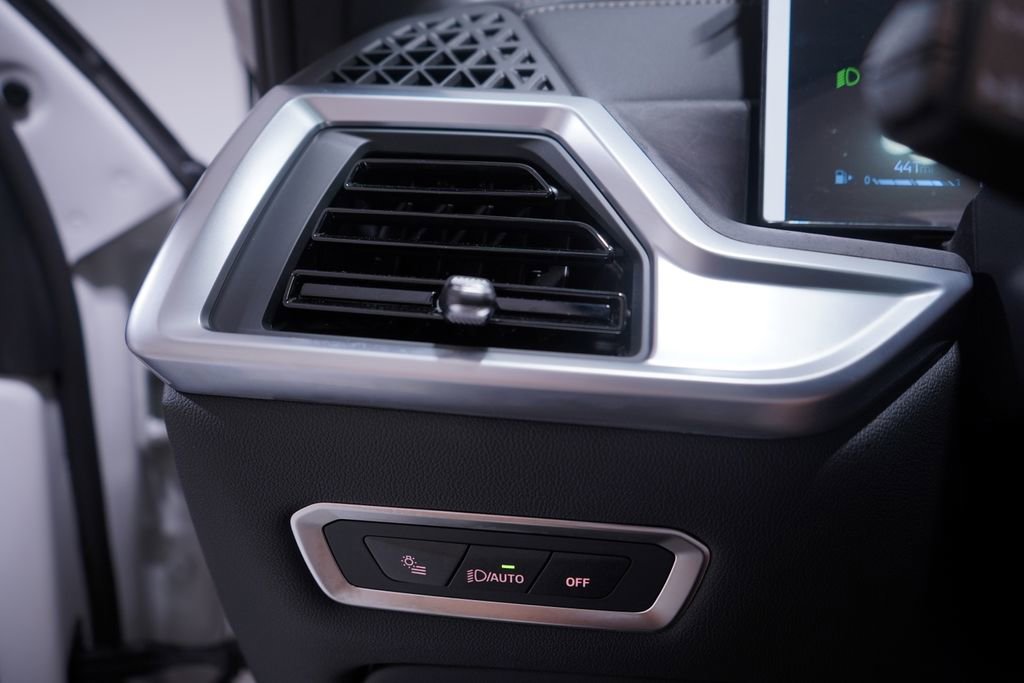 Used 2026 BMW X7 xDrive40i w/ M Sport Package AWD/4WD image 20