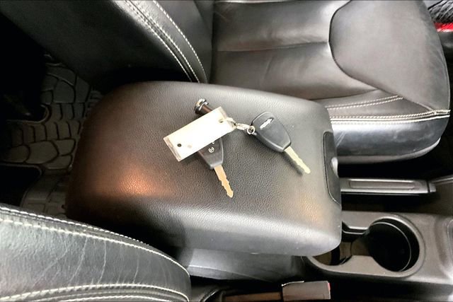 Used 2015 Jeep Wrangler Unlimited Sahara w/ Connectivity Group image 32