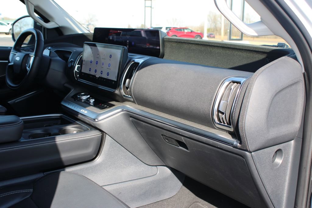 Used 2025 Ford Expedition Platinum image 36