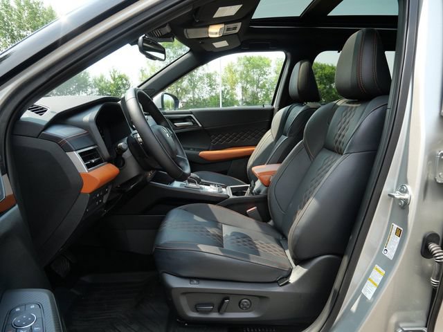 Used 2025 Mitsubishi Outlander SEL AWD/4WD image 15