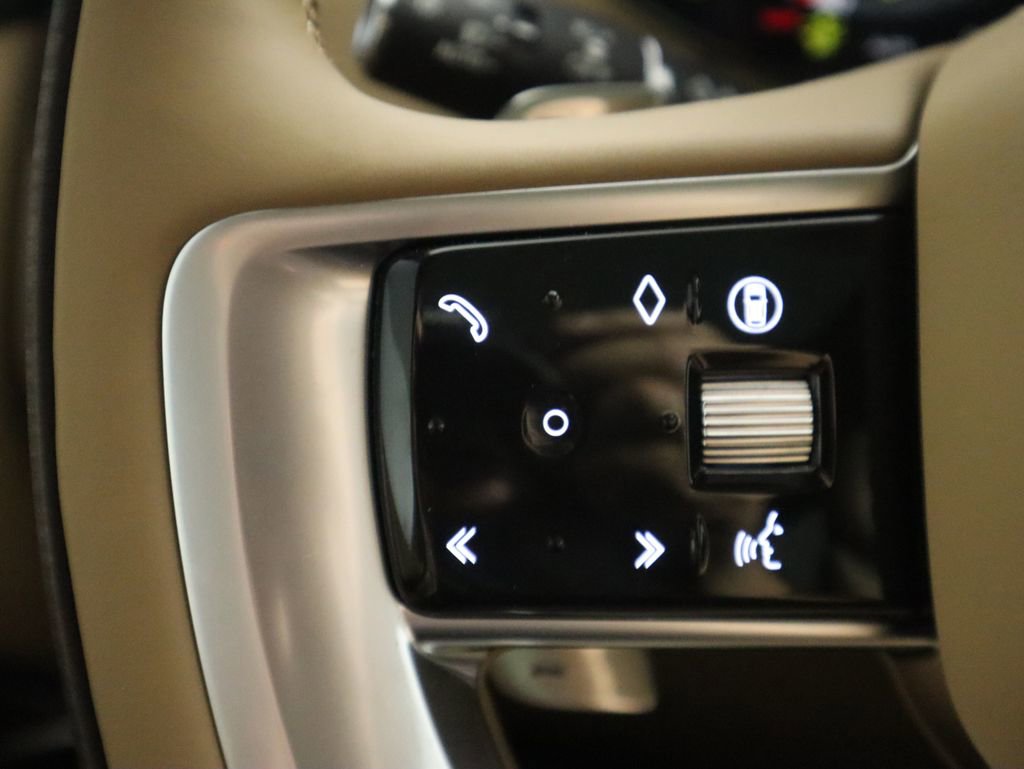 New 2025 Land Rover Range Rover Long Wheelbase SE image 12