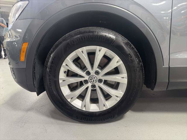 Used 2019 Volkswagen Tiguan SE w/ Panoramic Sunroof Package AWD/4WD image 9