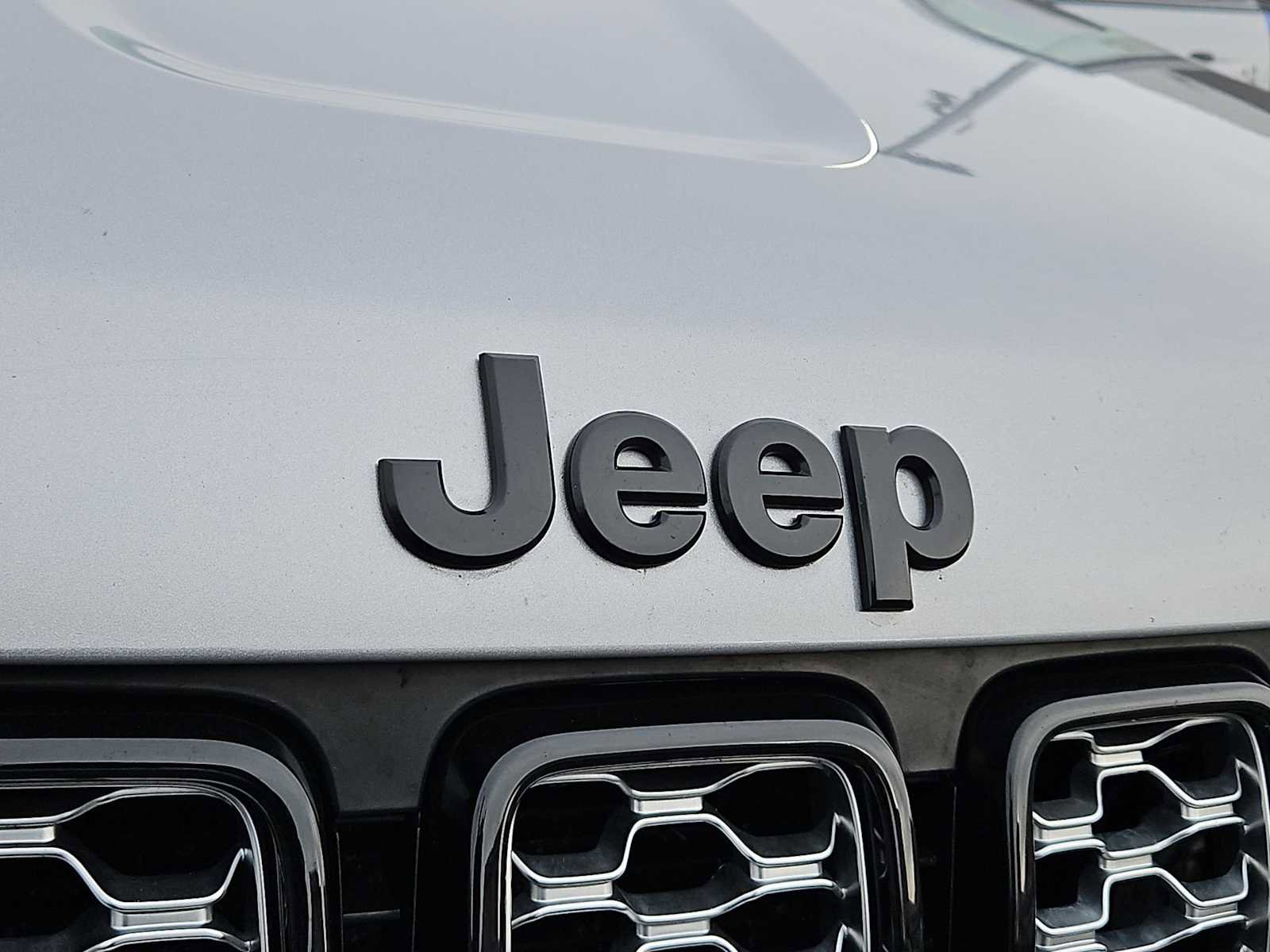 Used 2019 Jeep Grand Cherokee Altitude image 12