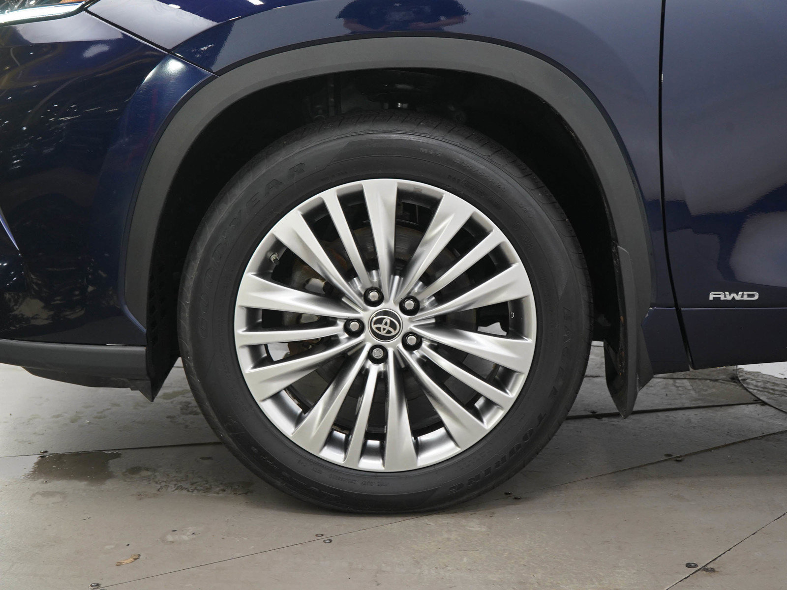 Used 2025 Toyota Highlander Platinum AWD/4WD image 30