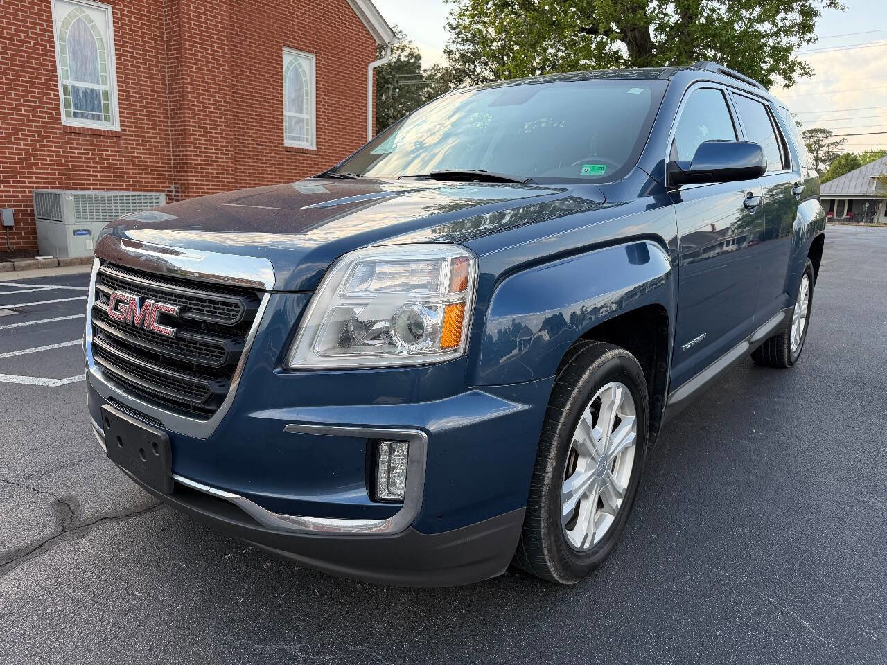 Used 2017 GMC Terrain SLE w/ Convenience Package image 2