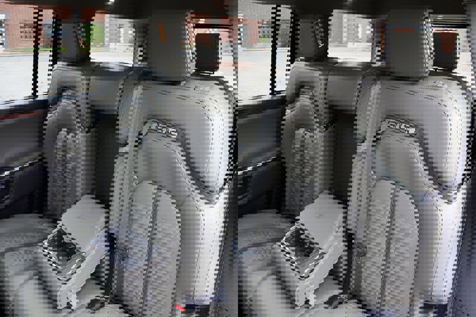 Used 2023 Rivian R1S Adventure image 15