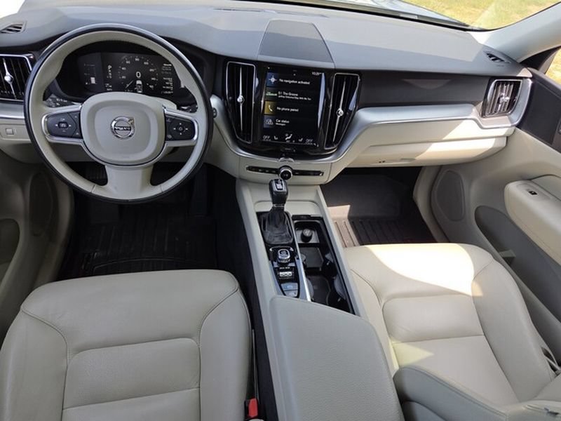 Used 2019 Volvo XC60 T6 Momentum w/ Premium Package AWD/4WD image 9