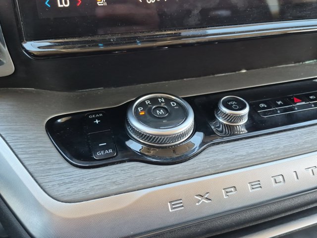 Used 2025 Ford Expedition Max Platinum AWD/4WD image 17