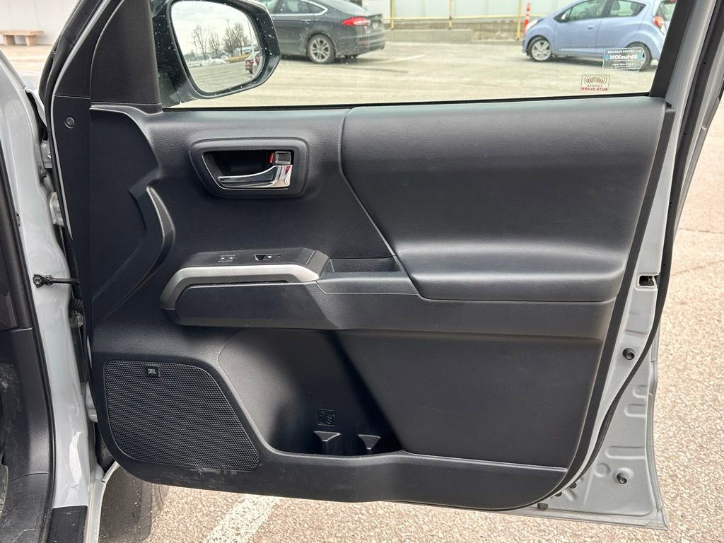 Used 2018 Toyota Tacoma Limited image 22
