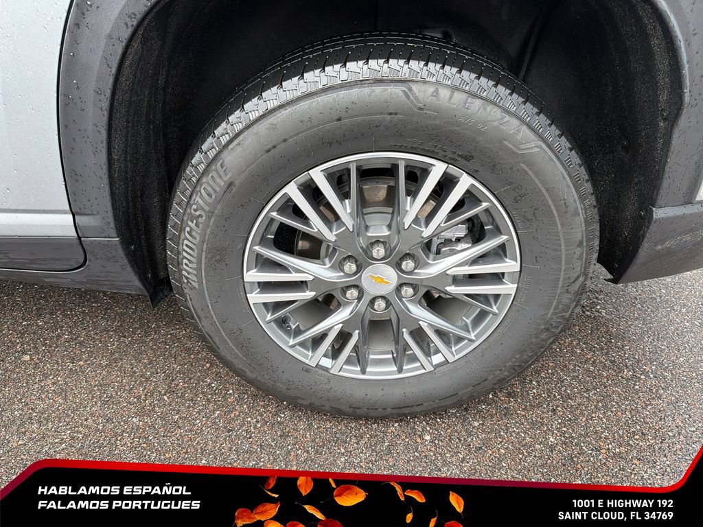 Used 2025 Chevrolet Traverse LT FWD image 11