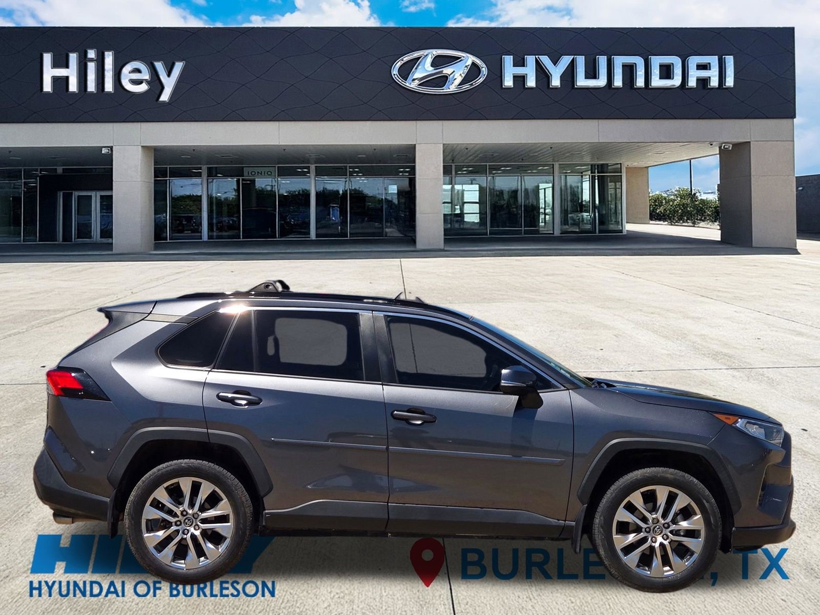 Used 2021 Toyota RAV4 XLE Premium FWD image 3