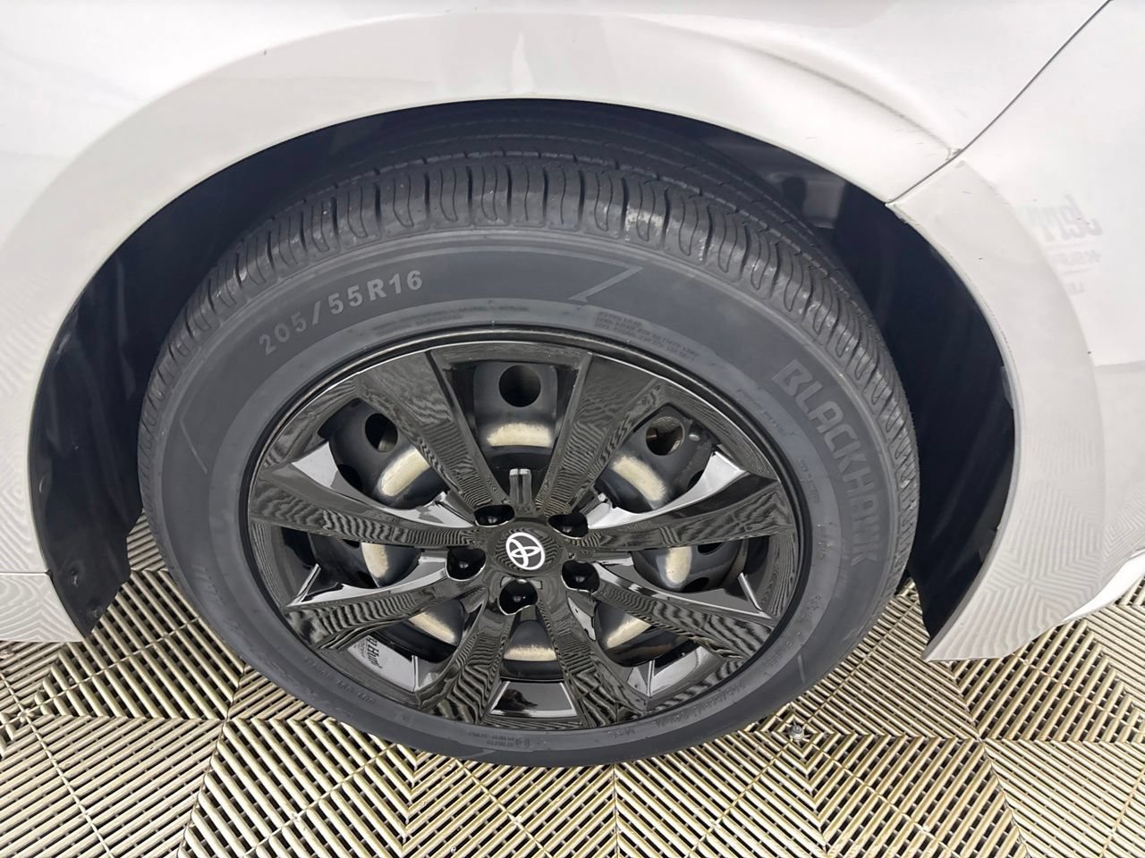 Used 2022 Toyota Corolla LE FWD image 39
