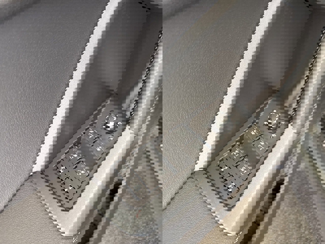 New 2025 Audi Q3 2.0T Premium image 40