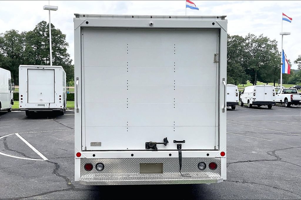 New 2024 Ford E-450 and Econoline 450 Super Duty w/ Driver's Safety Package RWD image 4