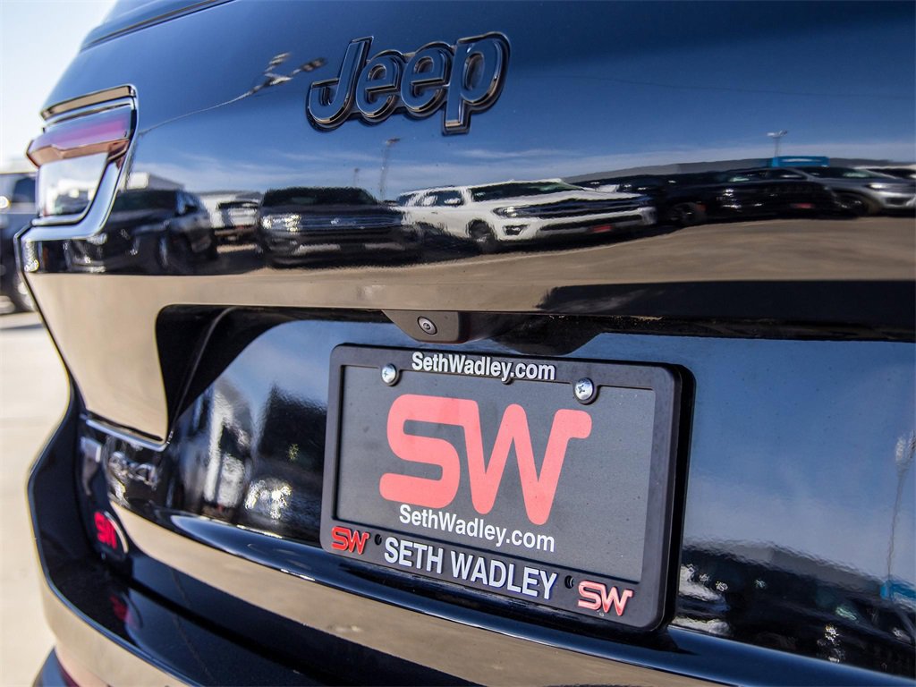 Used 2022 Jeep Grand Cherokee L Laredo image 11