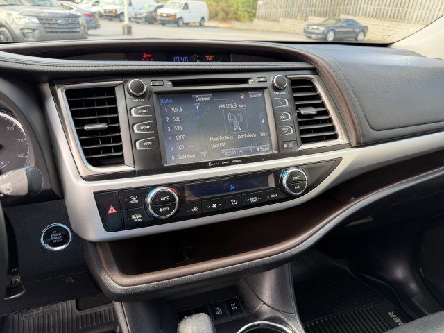 Used 2019 Toyota Highlander XLE image 14