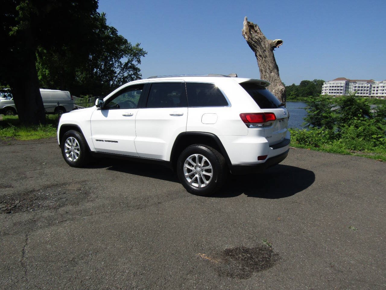 Used 2021 Jeep Grand Cherokee Laredo AWD/4WD image 4
